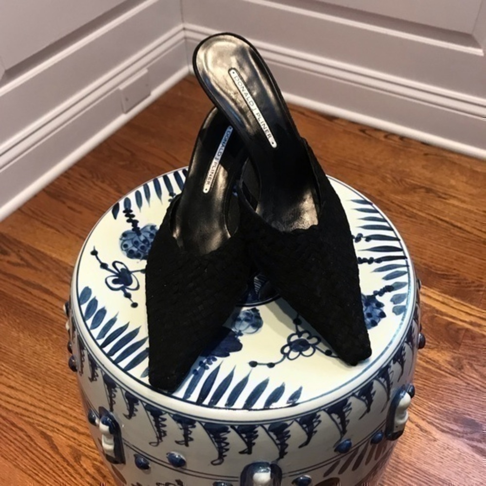 Donald J. Pliner Pointed Suede Mule sz 8